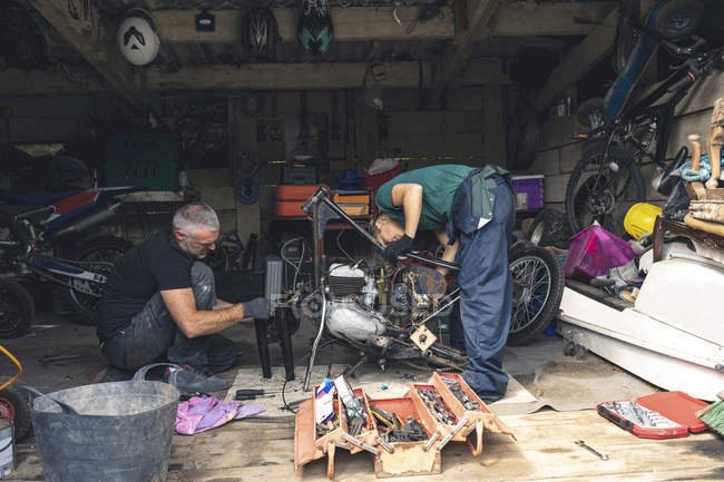 Ovla&scaron;teni servis i rad na motociklu